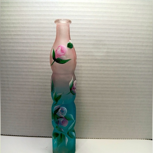 Vintage beautifully painted rose vase - Picture 9 of 9
